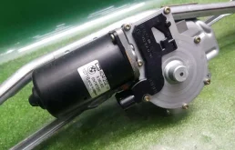 Трапеция стеклоочистителей для BMW 5er 2000 года на фотографиях