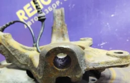 Кулак поворотный левый для Renault Duster 2012 года на фотографиях