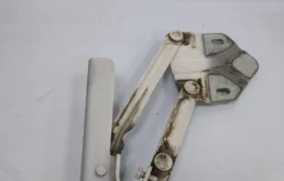 Петля капота правая для Volkswagen Caddy 2017 года на фотографиях