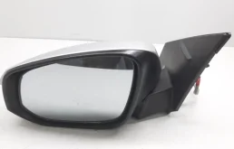 Стекла и зеркала для Toyota RAV4 2015 года на фотографиях