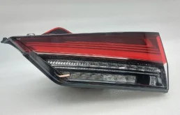 Фонарь внутренний правый для Lexus RX 2022 года на фотографиях