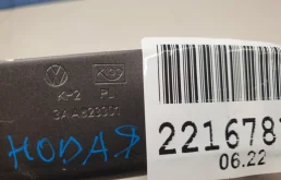 Петля капота правая для Volkswagen Passat на фотографиях