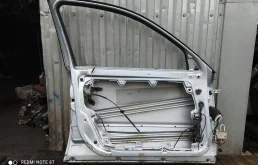 Дверь передняя левая для Volkswagen Passat 1996 года на фотографиях