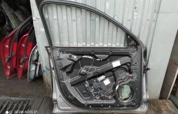 Дверь передняя левая для Volkswagen Touareg 2002 года на фотографиях