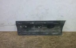 Стекло двери заднее правое для Volkswagen Touareg 2015 года на фотографиях