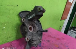 Кулак поворотный правый для Volkswagen Tiguan 2016 года на фотографиях