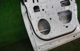 Дверь передняя правая для Lexus RX 2010 года на фотографиях