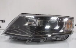 Фара ксенон левая для Skoda Octavia 2014 года на фотографиях