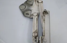 Петля капота левая для Volkswagen Caddy на фотографиях