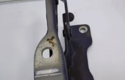 Крепление петли капота для Hyundai Tucson на фотографиях