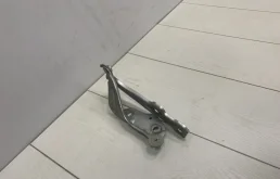 Петля капота правая для Skoda Octavia 2018 года на фотографиях