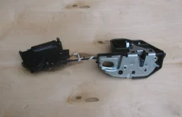 Уплотнитель передней правой двери для BMW 5er 2010 года на фотографиях