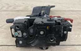 Замок двери задней правой для Volkswagen Touareg 2003 года на фотографиях