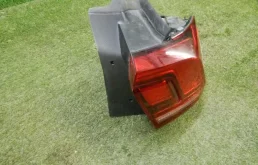 Фонарь внешний правый для Volkswagen Tiguan 2016 года на фотографиях