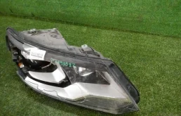 Фара правая для Volkswagen Tiguan 2007 года на фотографиях