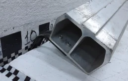 Усилитель переднего бампера для Toyota Land Cruiser 2012 года на фотографиях