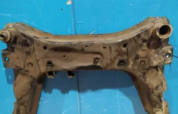 Подрамник двигателя для Nissan X-Trail 2011 года на фотографиях