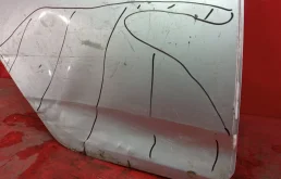 Накладка на дверь задняя правая для Hyundai Solaris 2010 года на фотографиях