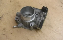 Дроссельная заслонка для Hyundai Solaris 2015 года на фотографиях