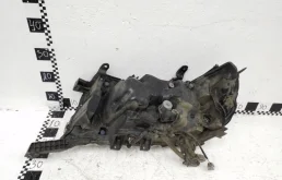 Фара ксенон левая для Toyota Land Cruiser 2020 года на фотографиях