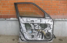 Дверь багажника для Nissan Juke 2020 года на фотографиях