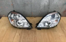 Фара правая для Nissan Teana 2006 года на фотографиях