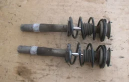 Амортизатор передний правый для BMW 5er 2010 года на фотографиях