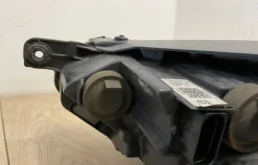 Фара ксенон левая для Volkswagen Passat 2015 года на фотографиях