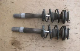 Амортизатор передний правый для BMW 5er 2010 года на фотографиях