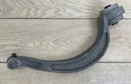 Рычаг передний правый нижний для Audi A6 на фотографиях