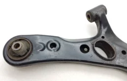 Рычаг передний правый нижний для Toyota RAV4 на фотографиях