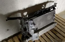 Панель радиатора (телевизор) для Audi A4 2009 года на фотографиях