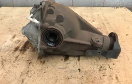 Редуктор заднего моста для Mitsubishi Pajero 2010 года на фотографиях