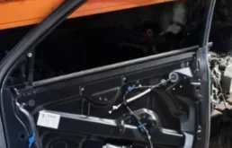 Дверь передняя правая для Volkswagen Touareg 2002 года на фотографиях