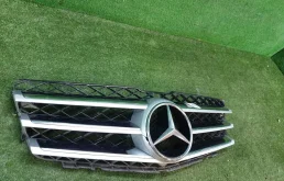 Решетка радиатора для Mercedes-Benz GLK class 2008 года на фотографиях
