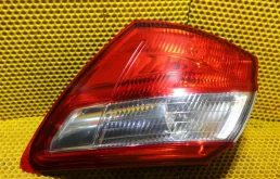 Фонарь внешний правый для Nissan Qashqai 2007 года на фотографиях