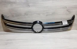 Решетка переднего бампера для Volkswagen Tiguan 2014 года на фотографиях