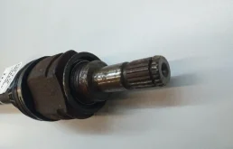 Привод задний левый для Toyota RAV4 2001 года на фотографиях