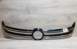 Решетка переднего бампера для Volkswagen Tiguan 2014 года на фотографиях