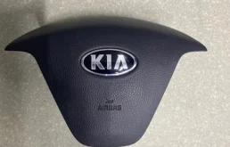 Подушка безопасности водителя для Kia Rio 2017 года на фотографиях