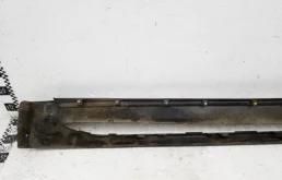 Накладка порога правая для Toyota Land Cruiser 2015 года на фотографиях