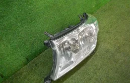 Фара ксенон левая для Toyota Land Cruiser 2009 года на фотографиях