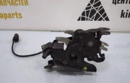 Замок капота левый для BMW 5er 2023 года на фотографиях