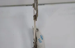 Петля капота правая для Volkswagen Caddy 2017 года на фотографиях