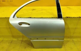 Дверь передняя левая для Mercedes-Benz C class 2001 года на фотографиях