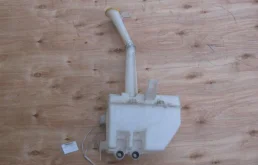 Бачок омывателя для Nissan X-Trail 2003 года на фотографиях