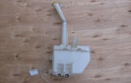 Бачок омывателя для Nissan X-Trail 2003 года на фотографиях