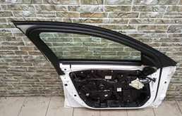 Дверь передняя левая для Mercedes-Benz C class 2013 года на фотографиях