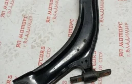 Рычаг передний правый нижний для Nissan X-Trail 2001 года на фотографиях