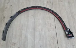 Расширитель арок передний правый для Audi Q3 2011 года на фотографиях